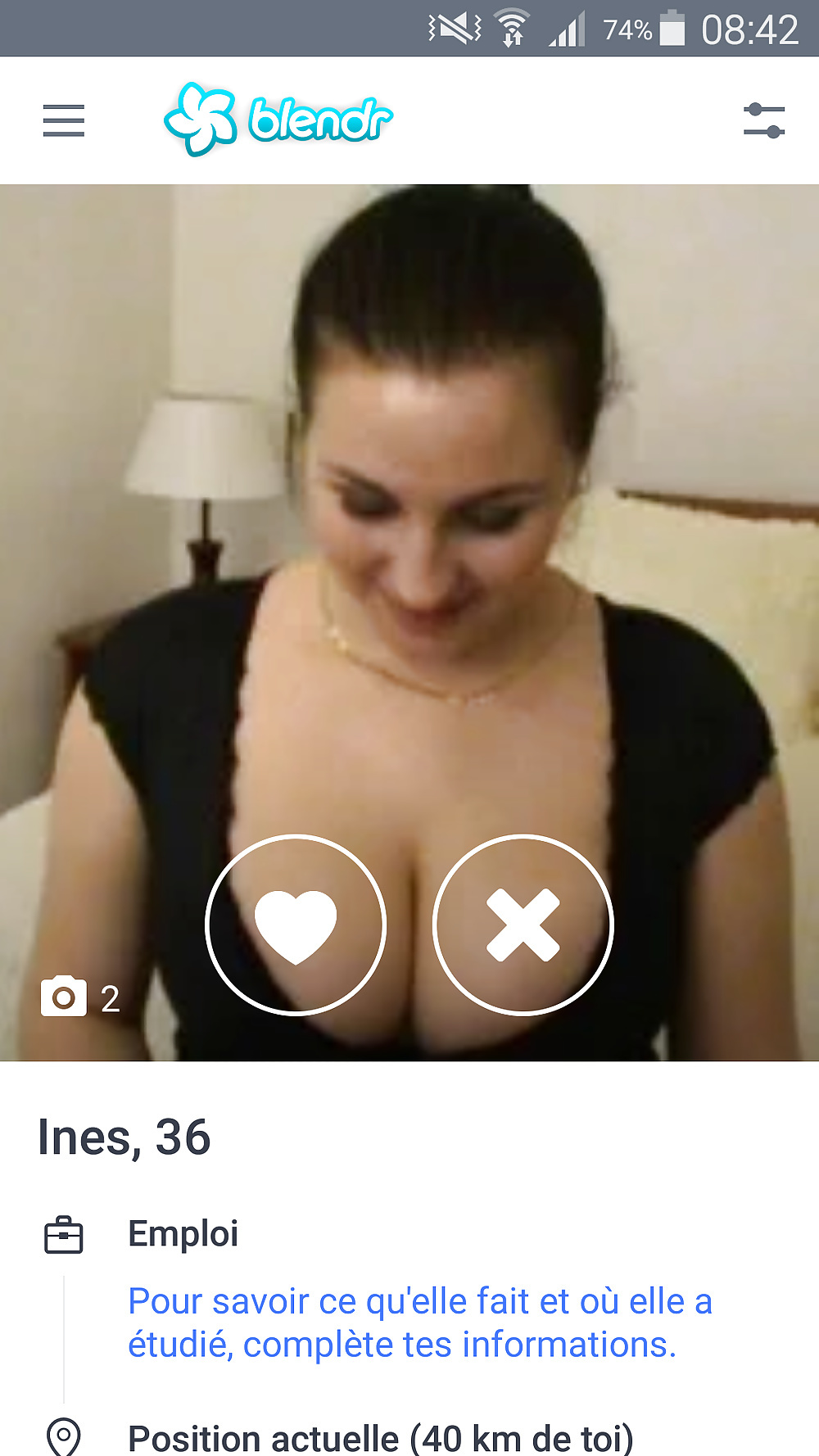 Sexe en soirée avec une jolie suceuse humide